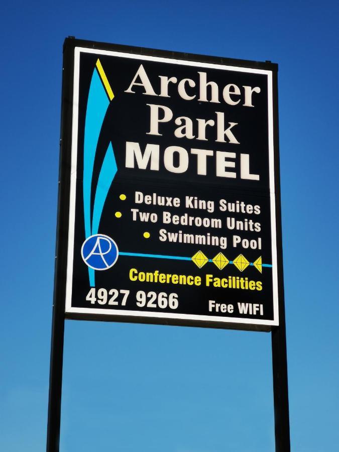Archer Park Motel Рокхемптън Екстериор снимка