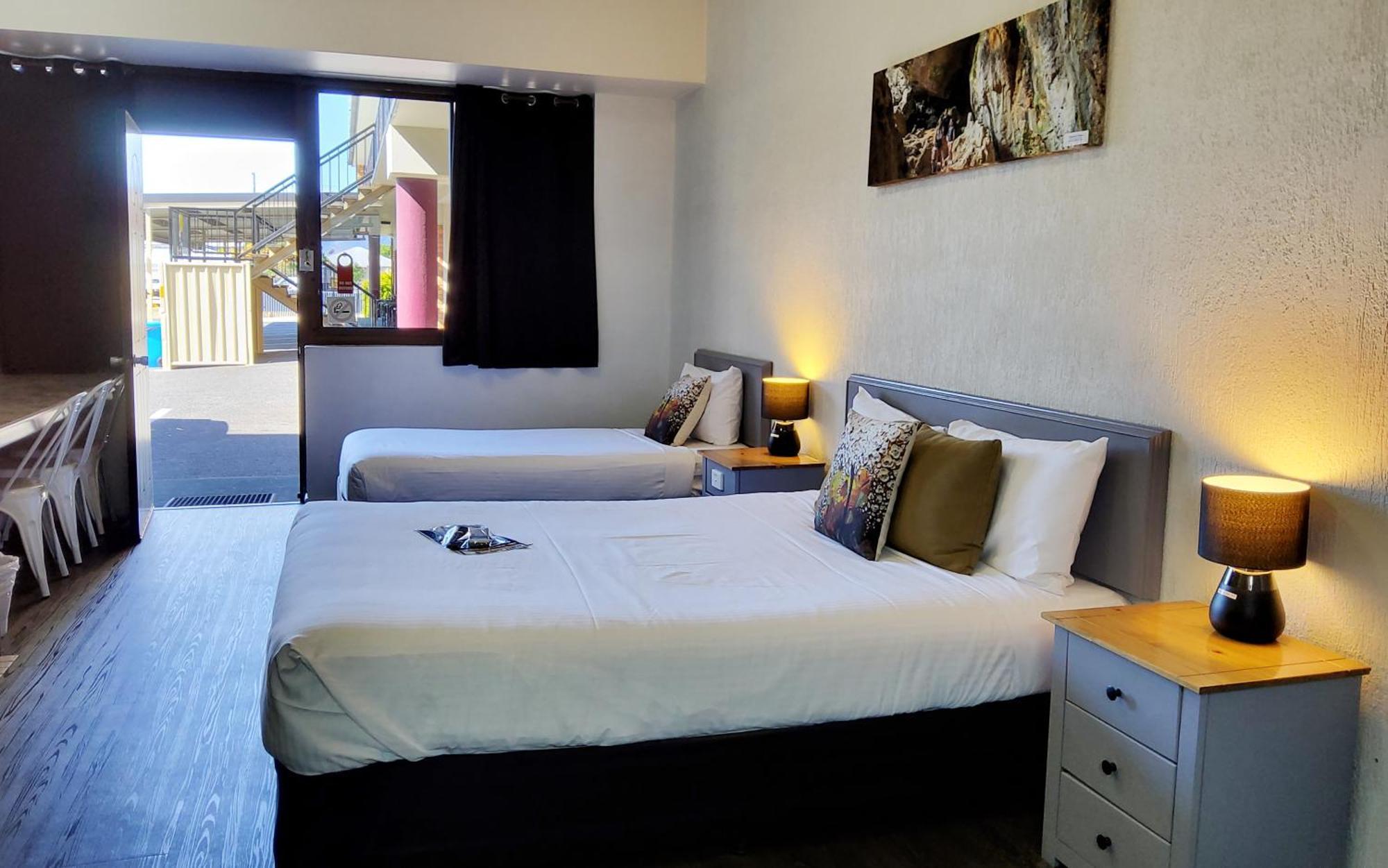 Archer Park Motel Рокхемптън Екстериор снимка